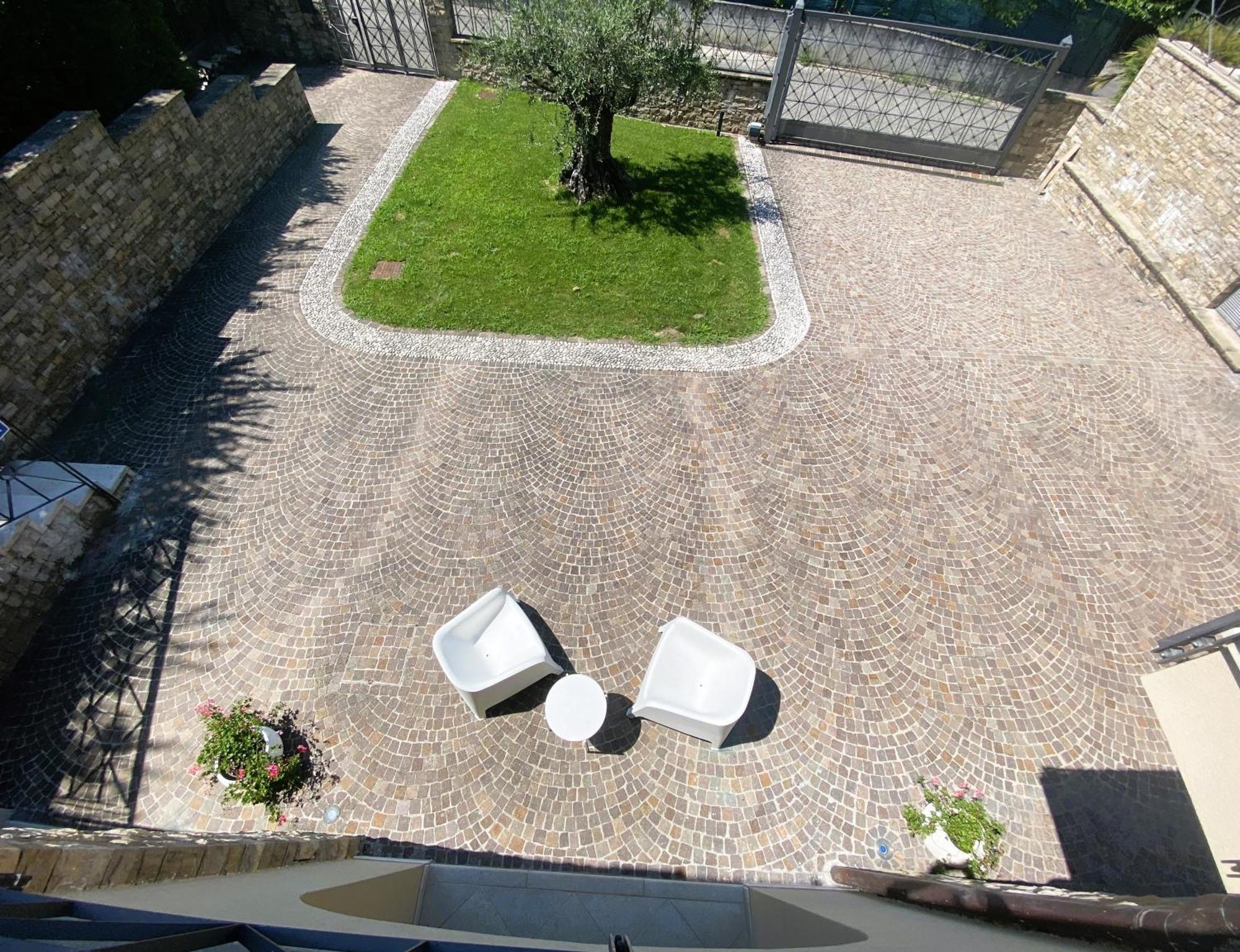 Vela Di Soleville Camere Con E Senza Vista Lago Con Ristorante & Pizzeria Sale Marasino Dış mekan fotoğraf